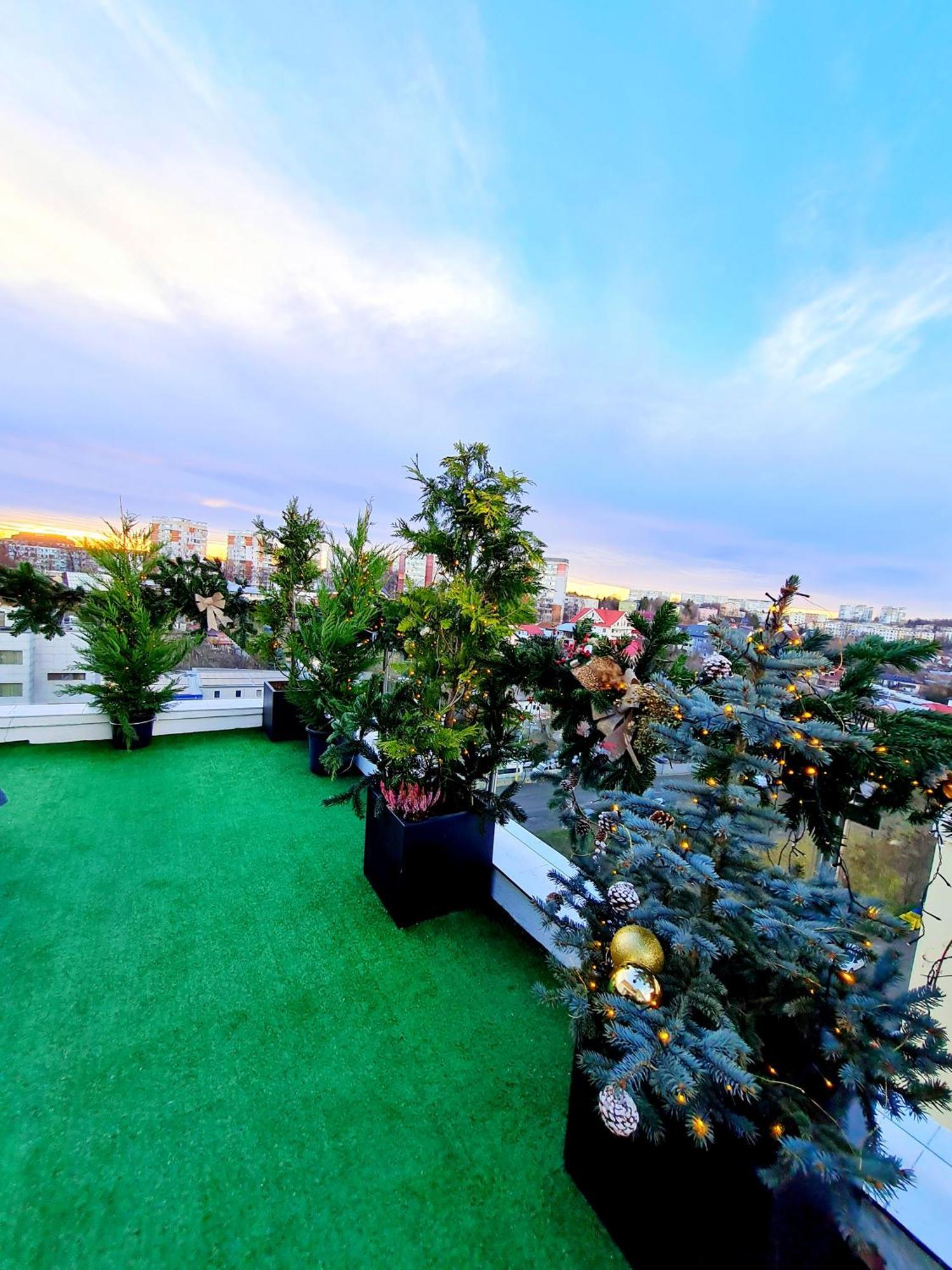 Penthouse View Aeroport Iasi Appartement Buitenkant foto
