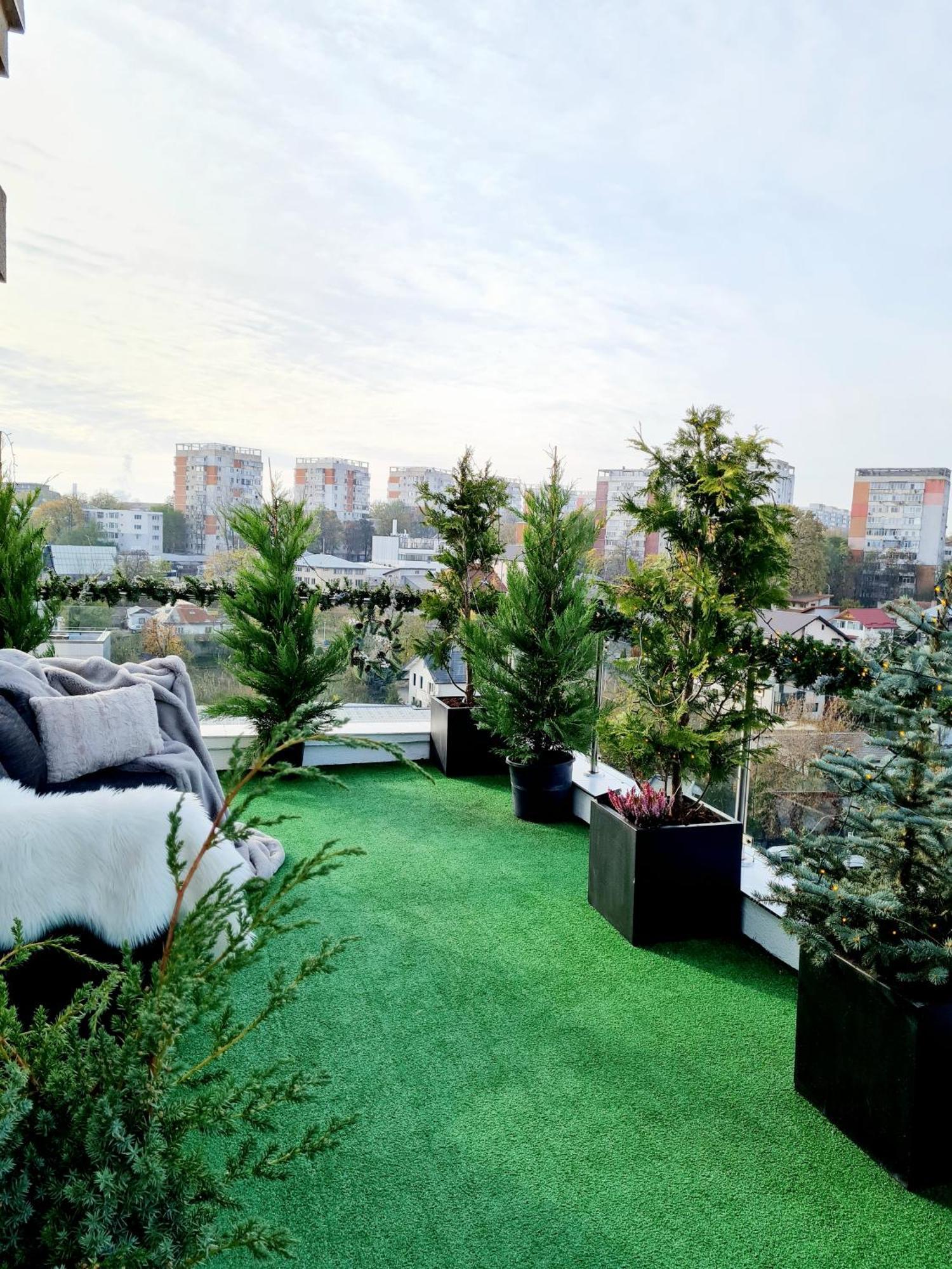 Penthouse View Aeroport Iasi Appartement Buitenkant foto
