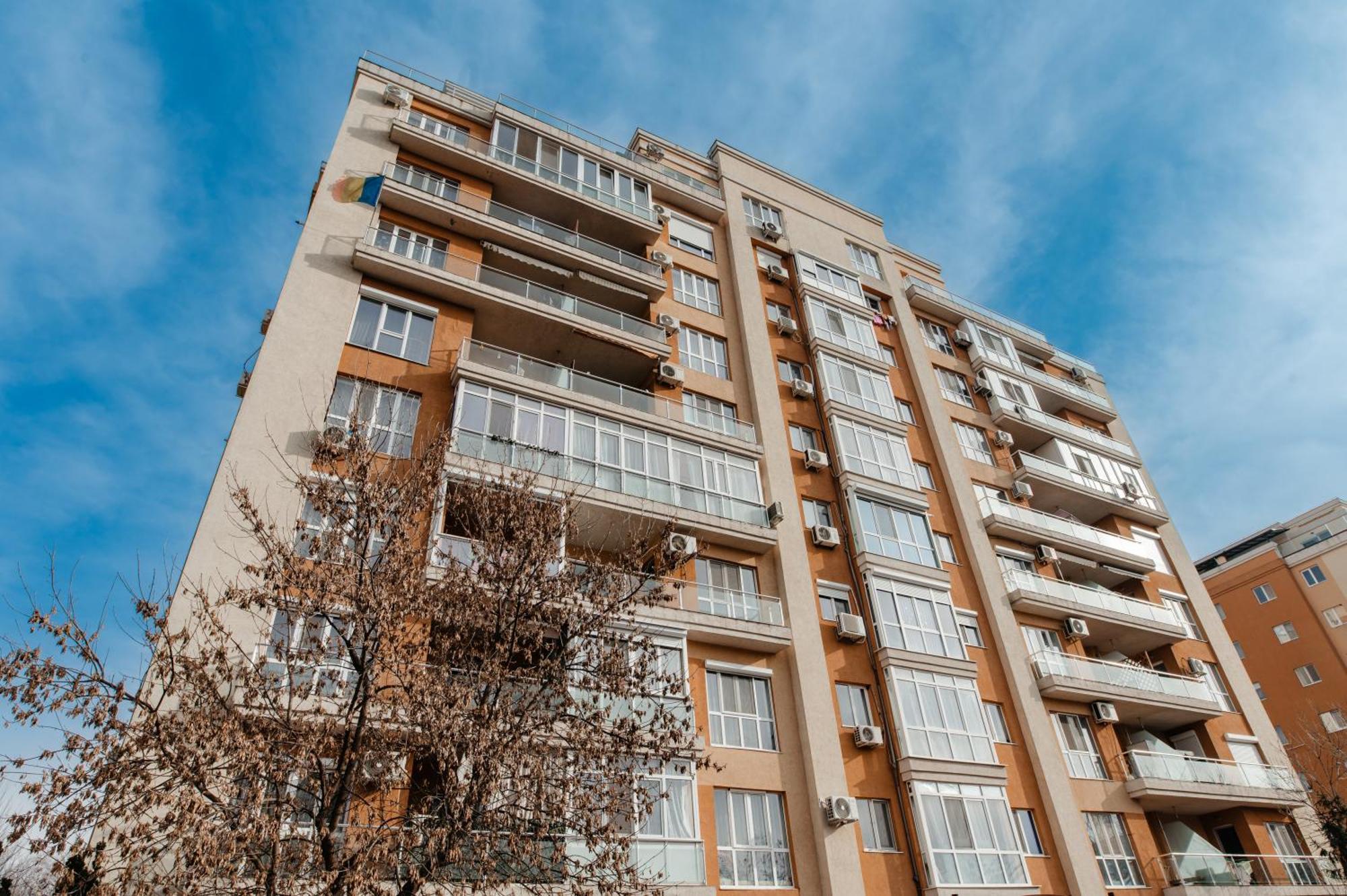 Penthouse View Aeroport Iasi Appartement Buitenkant foto